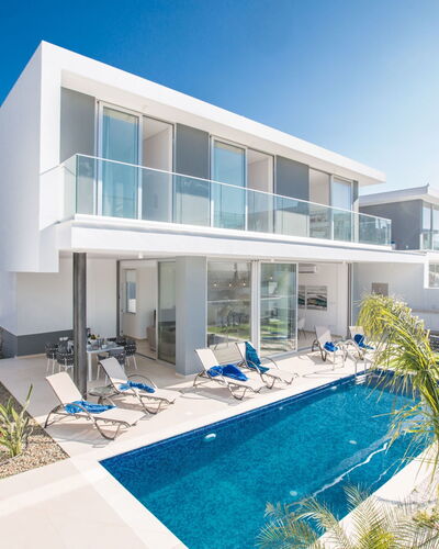 3-Schlafzimmer-Villa mit Privatem Pool im Zentrum