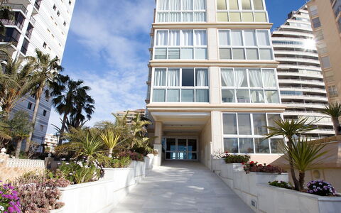 La Joya: Building, Property, Condominium, Real Estate, Architecture, Apartment, Mixed-Use, House, Residential Area, Neighbourhood