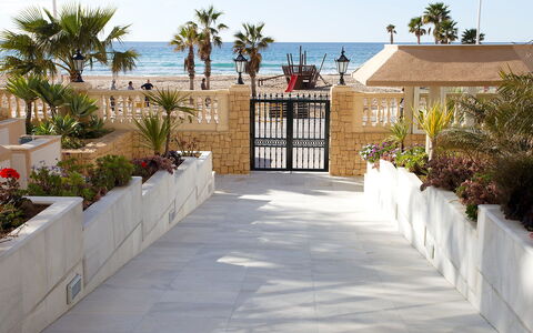 La Joya: Property, Home, Building, Residential Area, Real Estate, House, Tree, Walkway, Architecture, Vacation