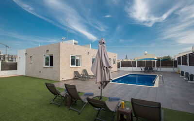 3-Schlafzimmer-Villa in Protaras Zentrum mit Pool