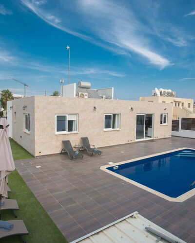 3-Schlafzimmer-Villa in Protaras Zentrum mit Pool