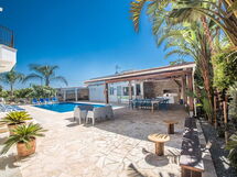 Familienvilla in Paralimni mit Spektakulärer Aussi