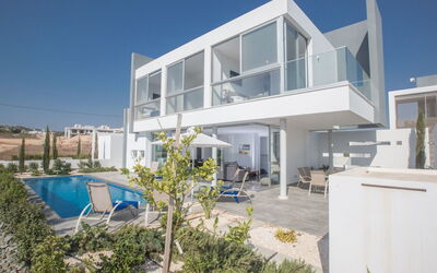 3-Schlafzimmer-Villa mit Pool in Protaras Zentrum
