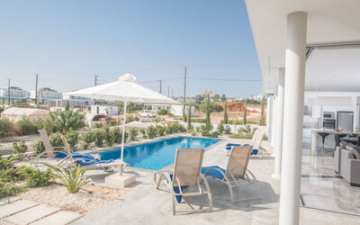 3-Schlafzimmer-Villa mit Pool in Protaras Zentrum