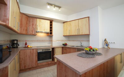 Accommodation:&nbsp;Apolo Iv 882.8