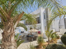 In Paralimni mit Geräumigem Garten