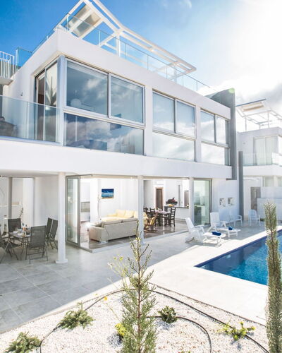 3-Schlafzimmer-Villa mit Privatem Pool und Dachgar