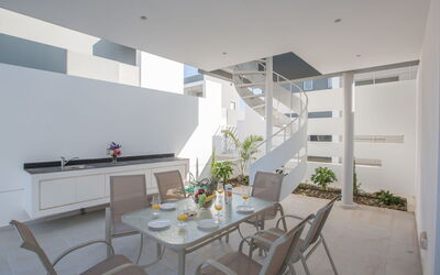 3-Schlafzimmer-Villa mit Pool, Dachgarten, Meerbli