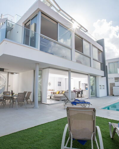 3-Schlafzimmer-Villa mit Pool, Dachgarten, Meerbli