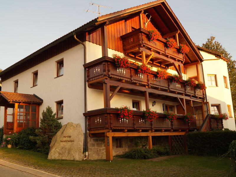 In Ludwigsreut mit Terrasse, Garten und Grill