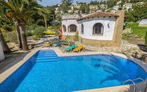 Miss: Water, Plant, Building, Sky, Swimming Pool, Azure, Tree, House, Body Of Water, Shade