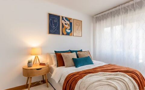 Casa Tania: Bed, Furniture, Interior Design, Bedroom, Bedding, Wall, Bed Sheet, Linens, Wood, Cushion