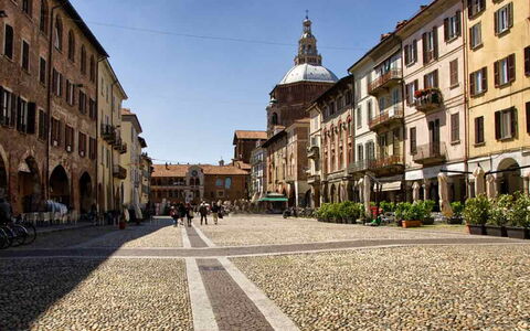 Casa Tania: Building, City, Town, Public Space, Urban Area, Street, Facade, Neighbourhood, Architecture
