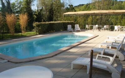 Schöne Provenzalische Villa les Carlets mit Pool
