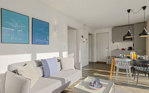 Zur Waldoase (710): Furniture, Interior Design, Flooring, Floor, Apartment, Room, Ceiling, Table, Chair, Living Room