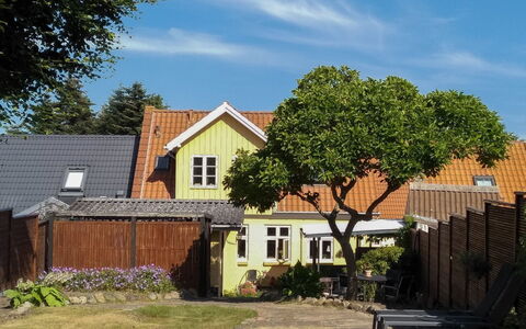 Noreen - 500M from the Sea: House, Residential Area, Home, Shrub, Roof, Garden, Cottage, Lawn, Backyard, Yard