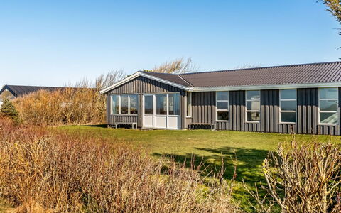 Galmand - 75M to the Fjord: Blue, Shrub, Cottage, Groundcover, Garden, Estate, Shade, Landscaping, Farmhouse, Eco Hotel