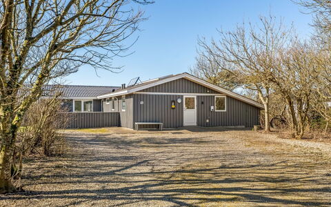 Galmand - 75M to the Fjord: Blue, Shrub, Cottage, Groundcover, Garden, Estate, Shade, Landscaping, Farmhouse, Eco Hotel
