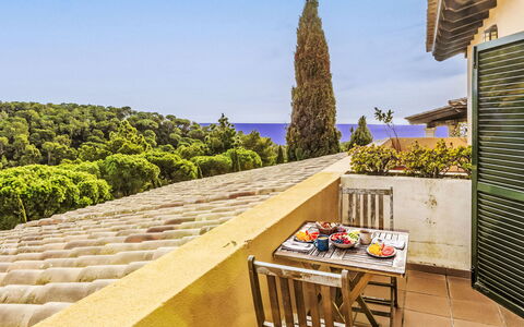 Tiana: Home, Eco Hotel, Shade, Villa, Balcony, Resort, Houseplant