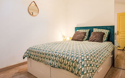 Girofla: Bed, Furniture, Interior Design, Bedding, Bedroom, Bed Sheet, Wall, Floor, Flooring, Room