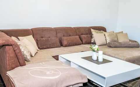 Ossiacher Seeblick: Furniture, Flooring, Floor, Interior Design, Wood, Couch, Living Room, Home, Room, Wood Flooring