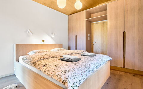 Popcorn: Interior Design, Bed, Bedroom, Wood, Flooring, Ceiling, Floor, Room, Bed Frame, Bedding