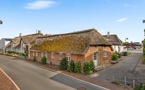 Jouni - 18Km from the Sea: Blue, Cottage, House, Home, Farmhouse, Estate, Siding