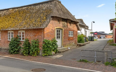 Jouni - 18Km from the Sea: Blue, Cottage, House, Home, Farmhouse, Estate, Siding