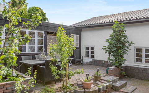 Jouni - 18Km from the Sea: Flowerpot, Shrub, Home, Garden, House, Land Lot, Door, Groundcover, Courtyard