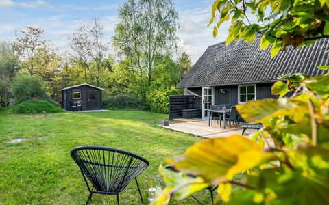 Tomassine: Grass, Shrub, Cottage, House, Home, Land Lot, Roof, Garden, Rural Area, Lawn