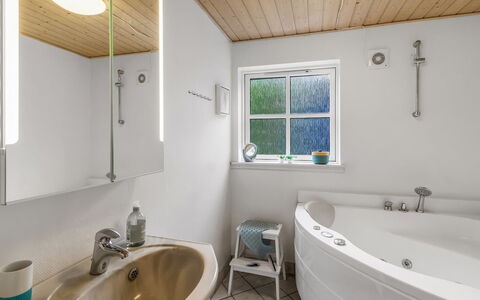 Tomassine: Plumbing Fixture, Interior Design, Flooring, Bathroom, Ceiling, Wood, Floor, Tap, Bathtub, Plumbing