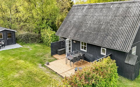 Tomassine: Roof, House, Cottage, Siding, Lawn, Garden Buildings, Garden, Shed, Farmhouse, Yard
