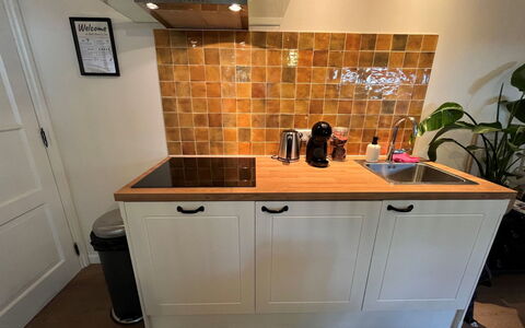 Bloem 'N Zee: Kitchen, Kitchen Appliance, Countertop, Major Appliance, Flooring, Cabinetry, Home Appliance, Food, Tap, Stove