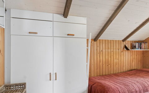 Elfrede - 900M from the Sea: Wall, Flooring, Furniture, Interior Design, Wood, Floor, Ceiling, Bedroom, Bed, Room