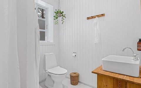 Felippa - from the Sea: Wood, Plumbing Fixture, Flooring, Bathroom, Interior Design, Floor, Toilet, Toilet Seat, Plumbing, Tap