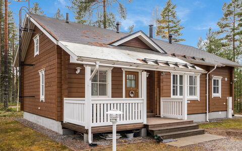 Villa Wilhelmiina: Wood, Cottage, House, Home, Door, Hardwood, Garden Buildings, Wood Stain, Log Cabin, Plank