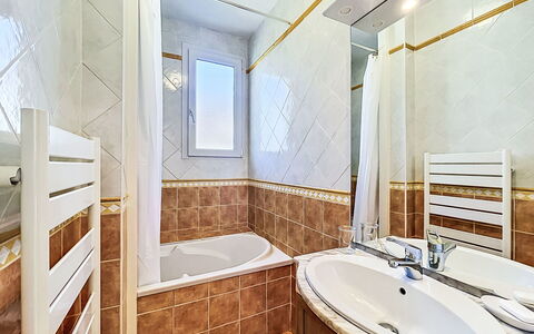 Ty Bottez: Flooring, Floor, Interior Design, Ceiling, Plumbing Fixture, Room, Bathroom, Tile, Plumbing, Wood Stain