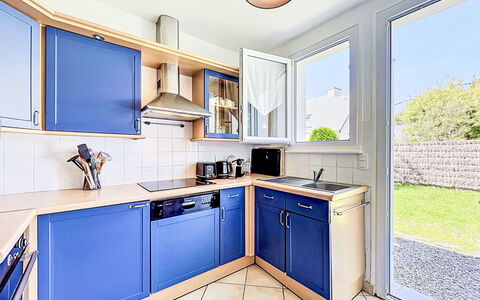 Ty Bottez: Major Appliance, Kitchen, Wood, Kitchen Appliance, Flooring, Interior Design, Cabinetry, Floor, Countertop, Room