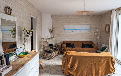 Ty Bottez: Building, Apartment, City, Residential Area, Architecture, Neighbourhood, Condominium, Metropolitan Area, Balcony