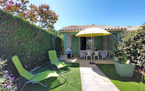 Les Mathes 642: Blue, Swimming Pool, Composite Material, Shade, Resort, Estate, Hacienda, Villa, Leisure Centre