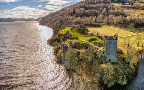 Strone Cottage: Water, Body Of Water, Natural Landscape, Highland, Landscape, Watercourse, Bank, Coastal And Oceanic Landforms, Lake, Coast