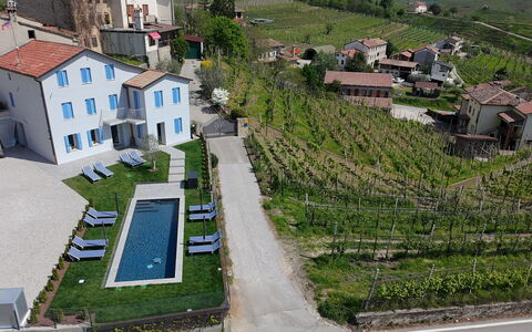 Villa Valdobbiadene Pool Spa: Outdoor Furniture, Leisure, Chair, Swimming Pool, Villa, Houseplant, Outdoor Table, Bottle