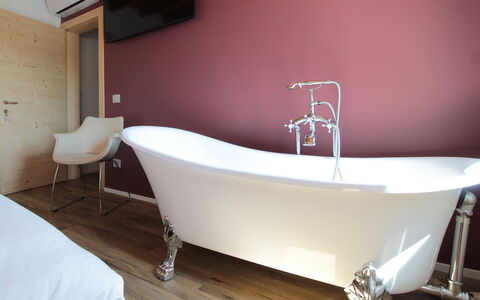 Villa Valdobbiadene Pool Spa: Bathtub, Interior Design, Plumbing Fixture, Bathroom, Plumbing, Hardwood, Wood Stain, Wood Flooring, Tap