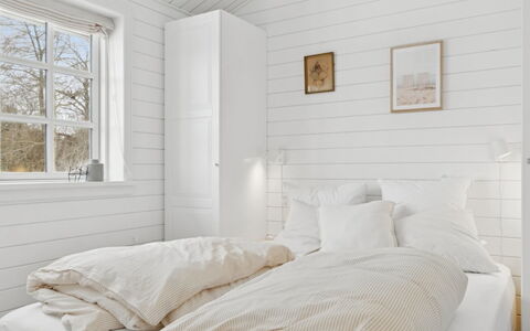 Aria - 310M from the Sea: Wood, White, Bedroom, Flooring, Floor, Linens, Bed, Interior Design, Bedding, Bed Sheet