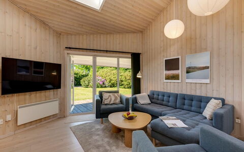 Yorick - 350M to the Fjord: Interior Design, Wood, Flooring, Ceiling, Floor, Furniture, Couch, Wood Flooring, Living Room, Room