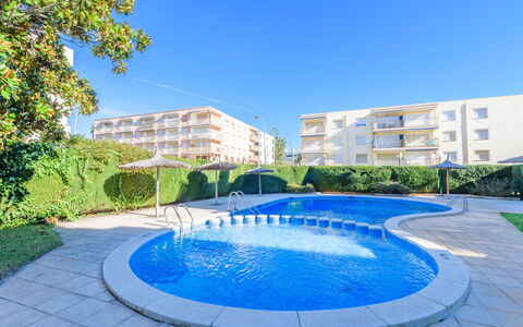Cambrils Park C: Swimming Pool, Resort, Shade, Estate, Condominium, Hotel, Landscaping, Hacienda, Villa