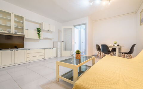 Cambrils Park C: Swimming Pool, Resort, Shade, Estate, Condominium, Hotel, Landscaping, Hacienda, Villa