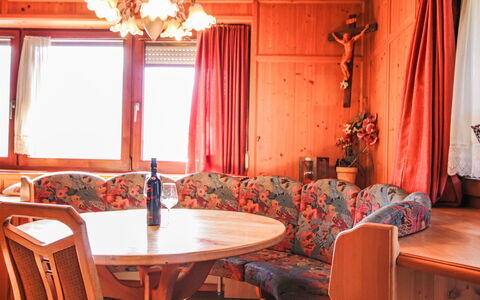 Schlitters: Wood, Interior Design, Furniture, Ceiling, Room, Wood Stain, Living Room, Hardwood, Curtain, Varnish