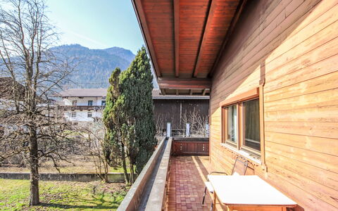 Schlitters: Siding, Wood Stain, Hardwood, Porch, Daylighting, Balcony, Plank, Eco Hotel