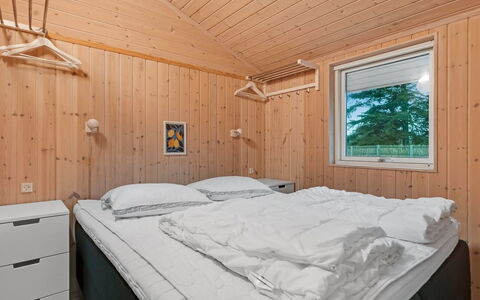 Garth - 50M from the Sea: Wood, Bedroom, Bed, Ceiling, Home, Bedding, Bed Sheet, Bed Frame, Room, Freezing